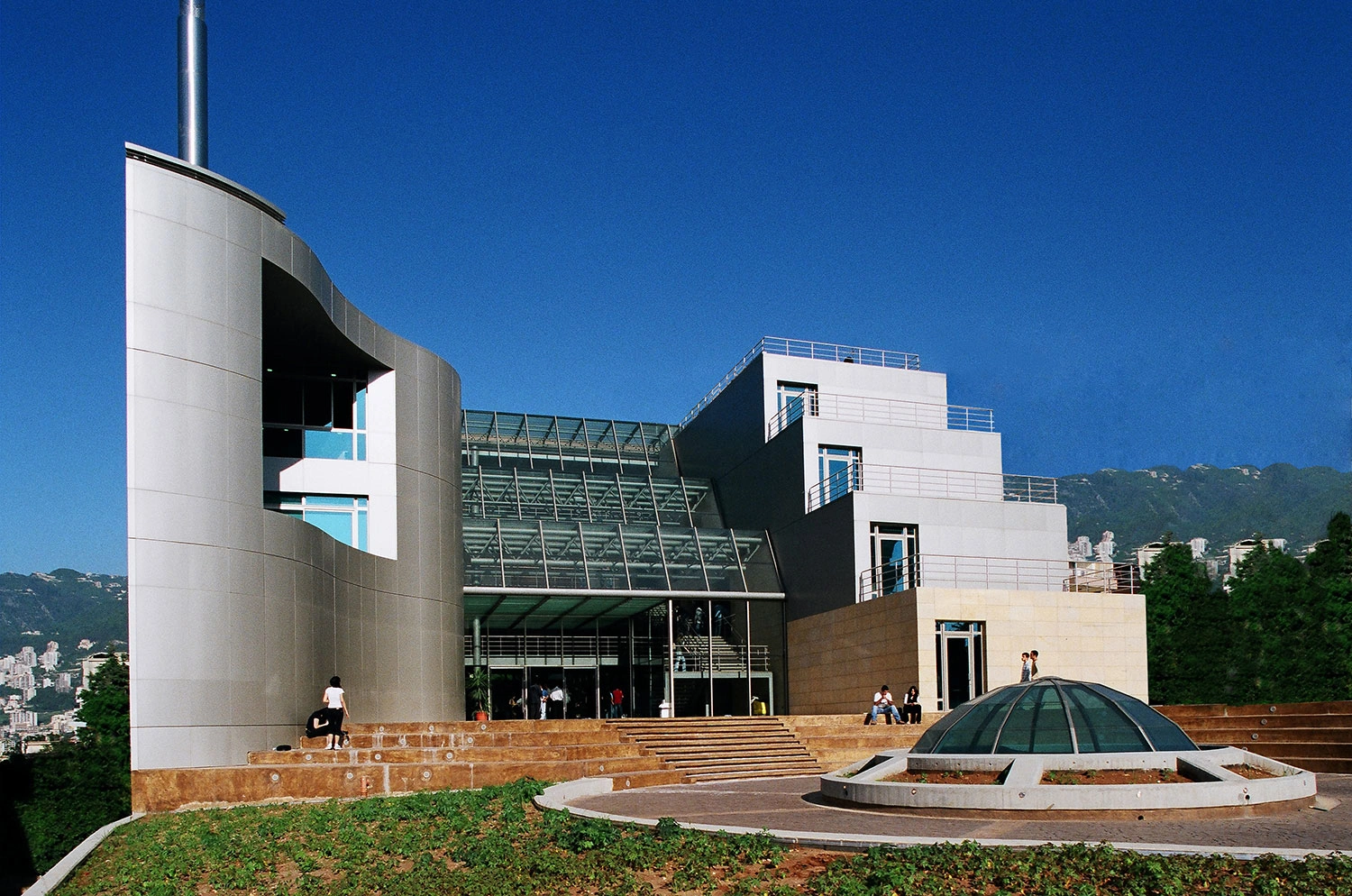 Holy Spirit University of Kaslik campus with modern buildings and gardens